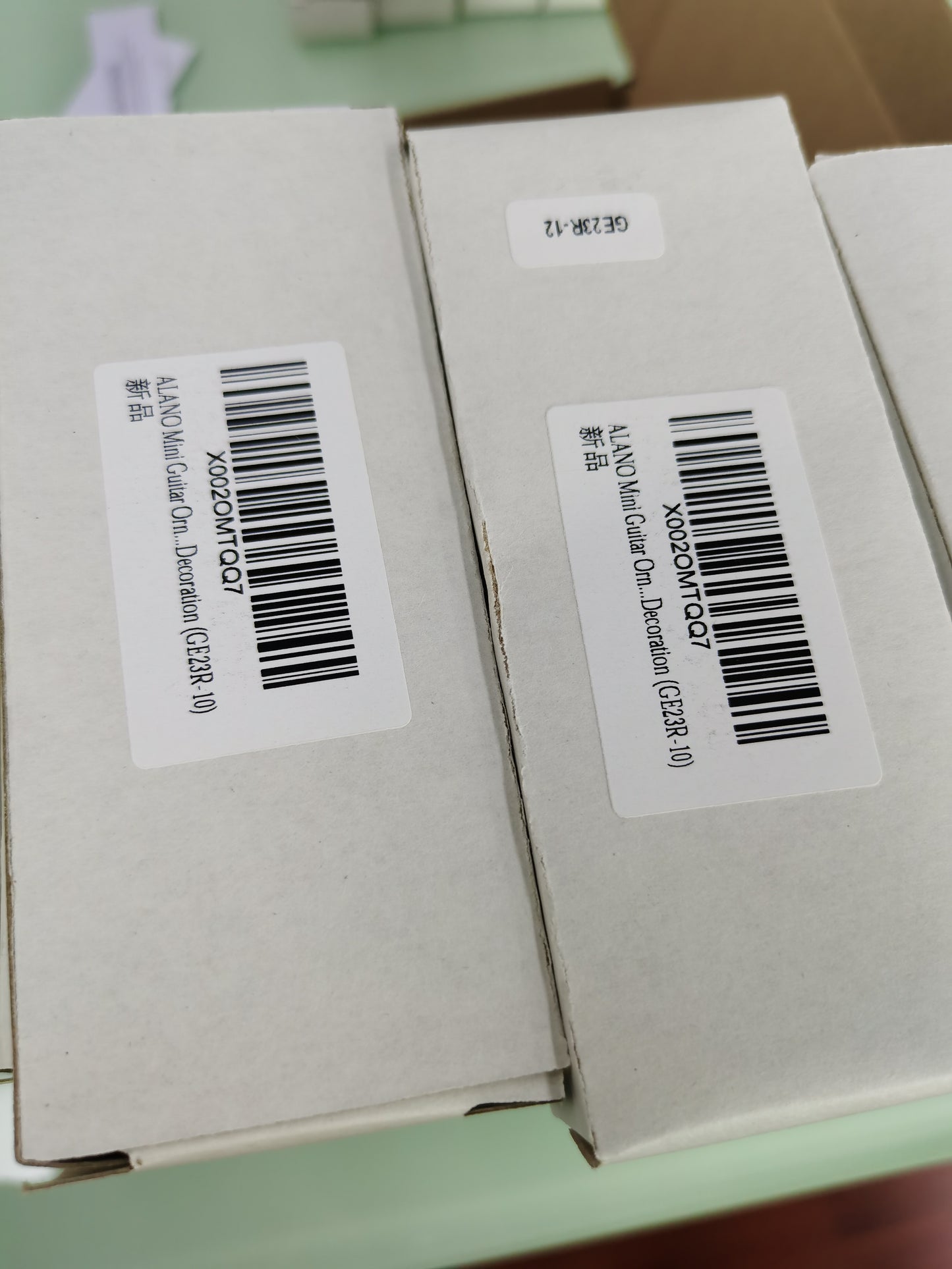 ALANO Mini Guitar Ornaments Miniature Musical Instrument Guitar Model Decoration Gift(12cm)