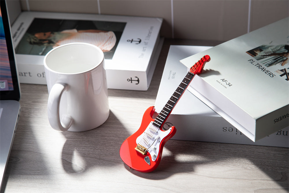 ALANO Mini Electric Guitar Ornament,Mini Guitar Replica,Musical Instrument,Festival Decoration (Red 14cm)