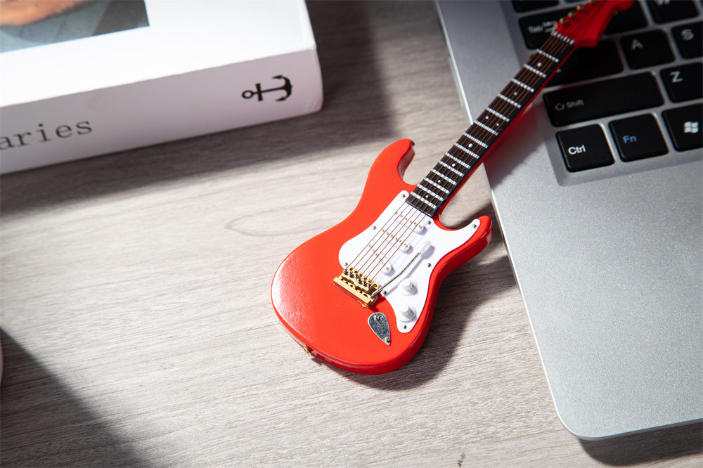 ALANO Mini Electric Guitar Ornament,Mini Guitar Replica,Musical Instrument,Festival Decoration (Red 14cm)
